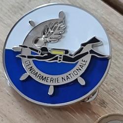 Très bel insigne plongueur Gendarmerie Nationale bien marqué. Rare et thème intéressant.