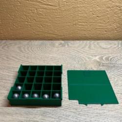 Lot de 4 boites verte foncé + 1 offerte pour 25 balles ronde ou ogivale calibre 44 poudre noire