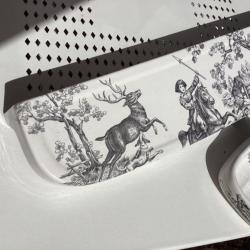 Porcelaine de Paris motif chasse pour salle de bains