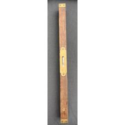 Ancien niveau en bois et laiton (50 cm)