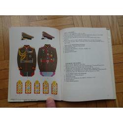 Petit livre bien illustré en couleur de JL de Smet sur les uniformes allemands (en anglais/allemand)