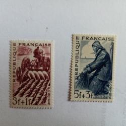 timbres de 3 et 5 Fcs de 1949 N°823 et 824 neuf sans charnière