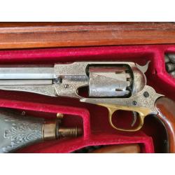 Magnifique revolver Remington 1858 gravé, cal 45 en coffret bois + accessoires