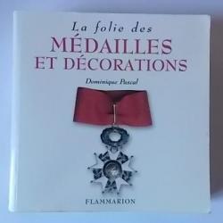 LA FOLIE DES MEDAILLES ET DECORATION DE DOMINIQUE PASCAL - FLAMMARION - 2003