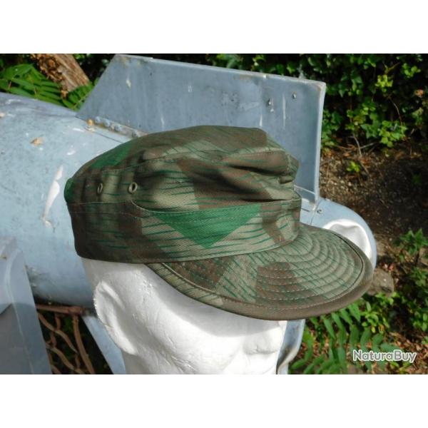 LOT 2 CASQUETTES CAMOUFLEES  ALLEMAGNE  W.W.2 - REPRO  - ETAT NEUF - GRANDE TAILLE 58 + 60