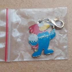 PORTE CLEF METAL COUPE DE MONDE FOOTBALL FRANCE 98 FOOTIX98