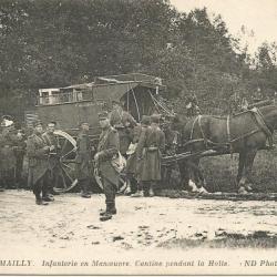 Militaria cpa WW1 - Camp de Mailly - Infanterie en manoeuvre. Cantine pendant la halte.
