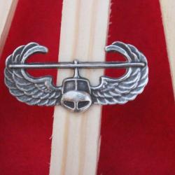 Air Assault Badge ( Armée Américaine ) Largeur :3.5 cm Hauteur : 1.6 cm