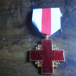 medaille  couleur or   recompense  de la croix rouge