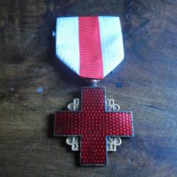 medaille  couleur bronze    recompense  de la croix rouge
