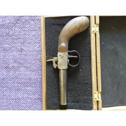 Pistolet  manufacture de st Étienne calibre inconnue  en parfait état de fonctionnement