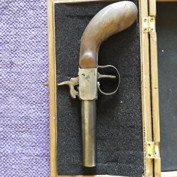 Pistolet manufacture de st Étienne calibre inconnue en parfait état de fonctionnement