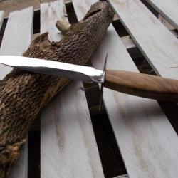 Dague de chasse artisanale Le Garenne® Acier XC75 montage sur soie Manche en Noyer poli