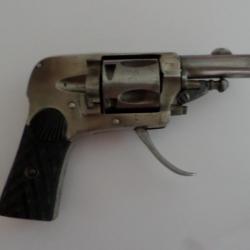 Revolver LUTO bulldog a détente rétractable calibre 6/35en très parfait état