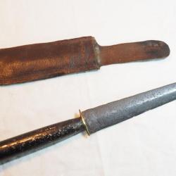 dague de combat WWII  Longueur totale de l'arme 25 cm environ  Longueur lame 14,5 cm environ