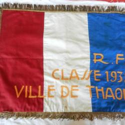 Fanion drapeau tricolore français ville de Thaon classe 1932