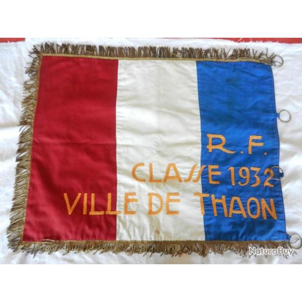 Fanion drapeau tricolore franais ville de Thaon classe 1932