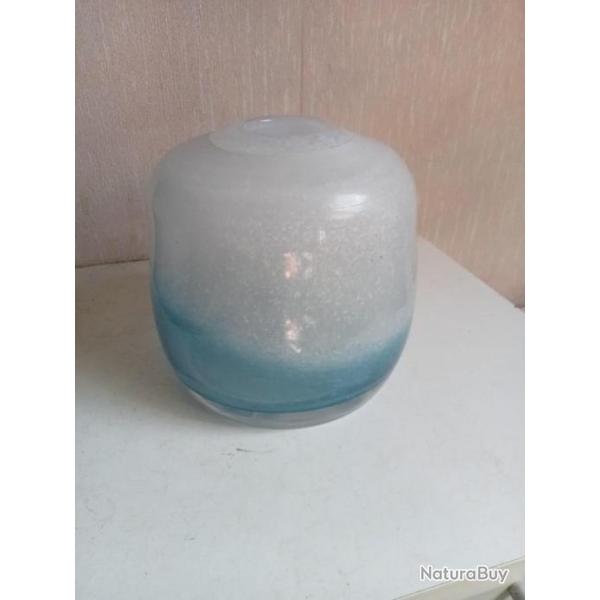 vase bleut rond assez lourd en pate de verre diamtre 15 cm