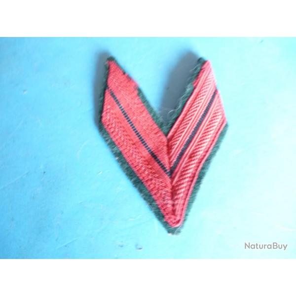 INSIGNE TISSU VERT GRADE 2 CHEVRONS ROUGE