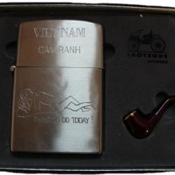 Briquet style grand Zippo en coffret commémoratif Cam Ranh Vietnam