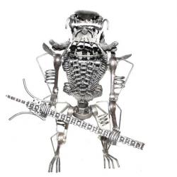 Statuette métallique du Predator avec sa hache