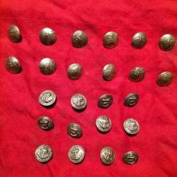 Un lot de 24 boutons en métal or de la marine ( KM ) et du parti allemand ( N.S.D.A.P. ) seconde G.M