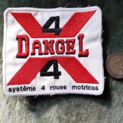 Un ecusson tissu /patch  Dangel 4x4