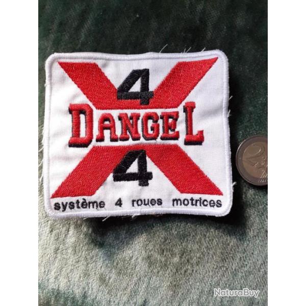 Un ecusson tissu /patch  Dangel 4x4