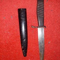Collection couteaux de bottes vengeur nettoyeur de tranchè poignard allemand WW 1 , WW 2