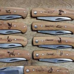 lot de 10 Couteaux POCHE COUTEL manche bois d'olivier gravé thème chasse sanglier, cerf ref 1215 m