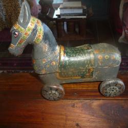 vintage - cheval en bois peint à roulettes  - Inde - boite à épices