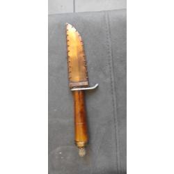 Ancien couteau poignard manche en bois etui en cuivre
