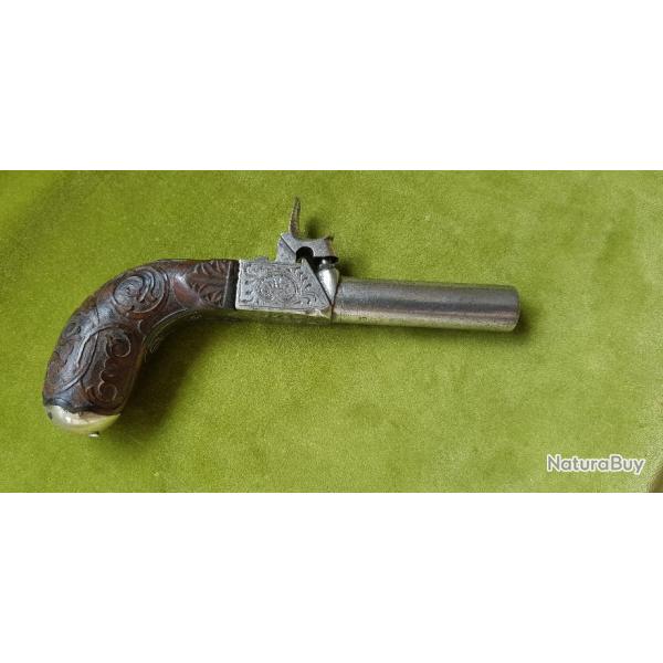 Pistolet  coffre  crosse sculpte