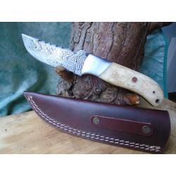 Couteau de Chasse Skinner Damas Lame 256 Couches Manche Os Fabrication Artisanale Etui Cuir 003
