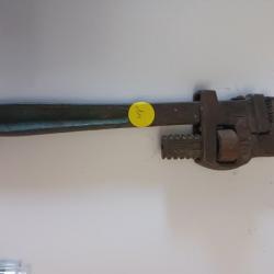 ancienne clé à griffes   long 24 cm