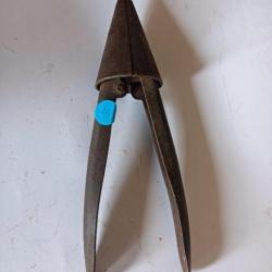 ancienne pince à cône long  24 cm