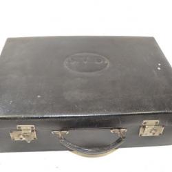 Ancienne valise de voyage ou métier en cuir bleu, luxe Vintage. S.V.D. Coiffeur ? représentant ?