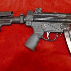 MP5 SMGK CAL 9X19 AVEC 2 CHARGEURS 30 COUPS ET CROSSE RABATABLE