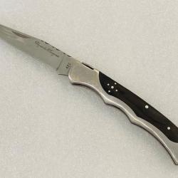 Couteau de poche LAGUIOLE Baroque avec manche en bois.