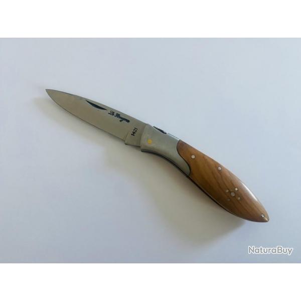 Couteau de poche  Drop avec manche en bois teck 10 cm .