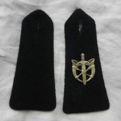 paire d'anciennes épaulettes/pattes d'épaule militaires avec insigne poste aux armées