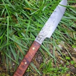 Couteau forgé artisanal en Thuya