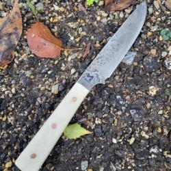 Couteau forgé artisanal avec manche en os de Chameau