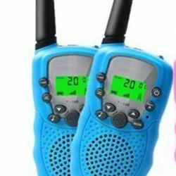 2 véritables talkies-walkies ENFANTS BAOFENG longue portée 3 km UHF coloris BLEU