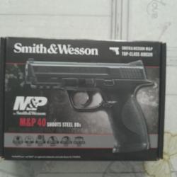 Pistolet smith et wesson 4,5 mm co2 avec boîte d origine.
