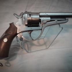 Excellent revolver GALAND sportman  modéle 1868 en calibre 12mm.Baisse de prix conséquente.