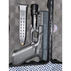 Glock 17 gen5 9mm P.A.K (umarex) +lampe surfire x300 + quelques munitions en cadeaux
