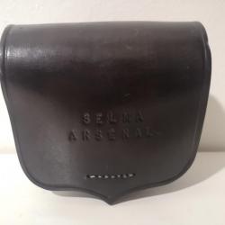 Pochette cuir pour amorces ou munitions " Selma Arsenal "