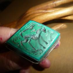 vintage - bague triangulaire afghanistan intaglio turquoises vertes
