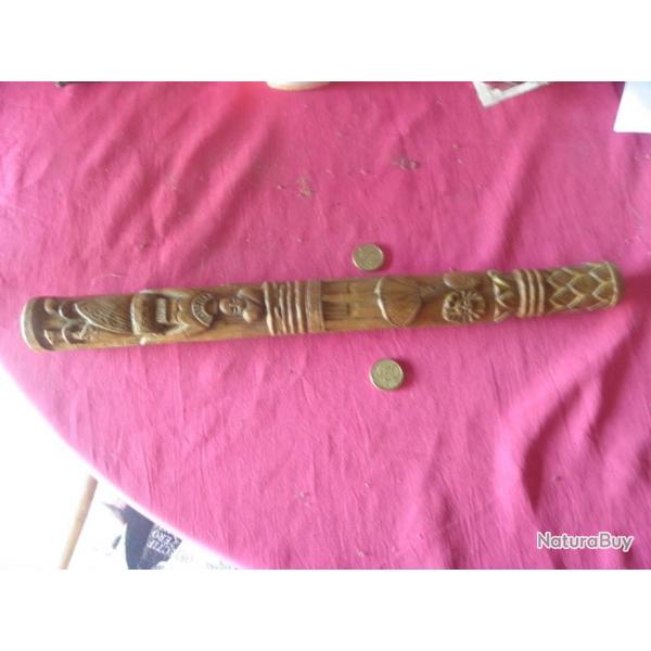 antique matraque asiatique en bois sculpte  la main